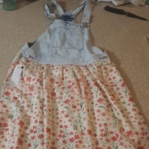 I am selling an overall dress